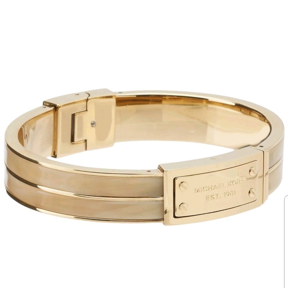 Michael kors plaque horn gold tone logo bangle